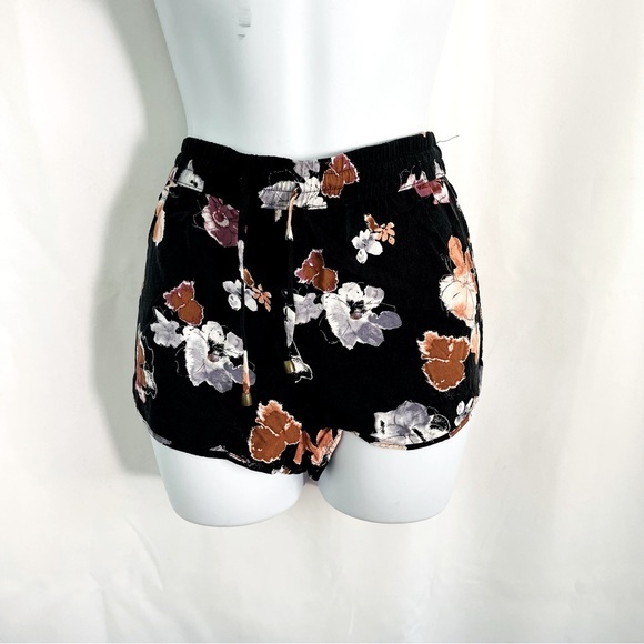 Black Floral Shorts - Picture 4 of 7